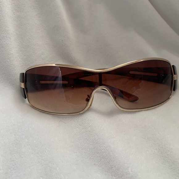 Y2K gold rimmed sunglasses - Picture 1 of 3